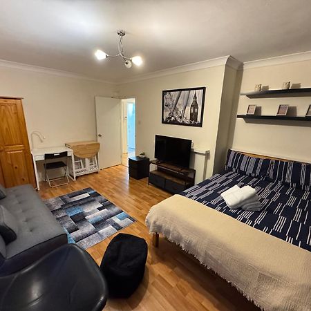 Huge And Affordable 3 Bedroom Flat In Hammersmith For 7 People With Welcome Breakfast Londres Exterior foto