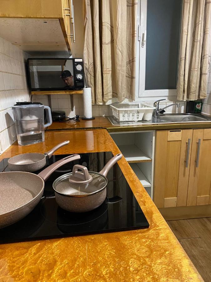 Huge And Affordable 3 Bedroom Flat In Hammersmith For 7 People With Welcome Breakfast Londres Exterior foto