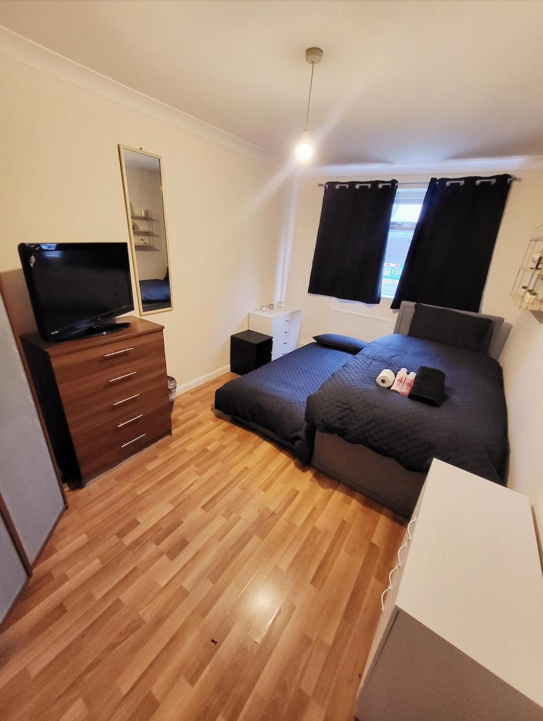 Huge And Affordable 3 Bedroom Flat In Hammersmith For 7 People With Welcome Breakfast Londres Exterior foto