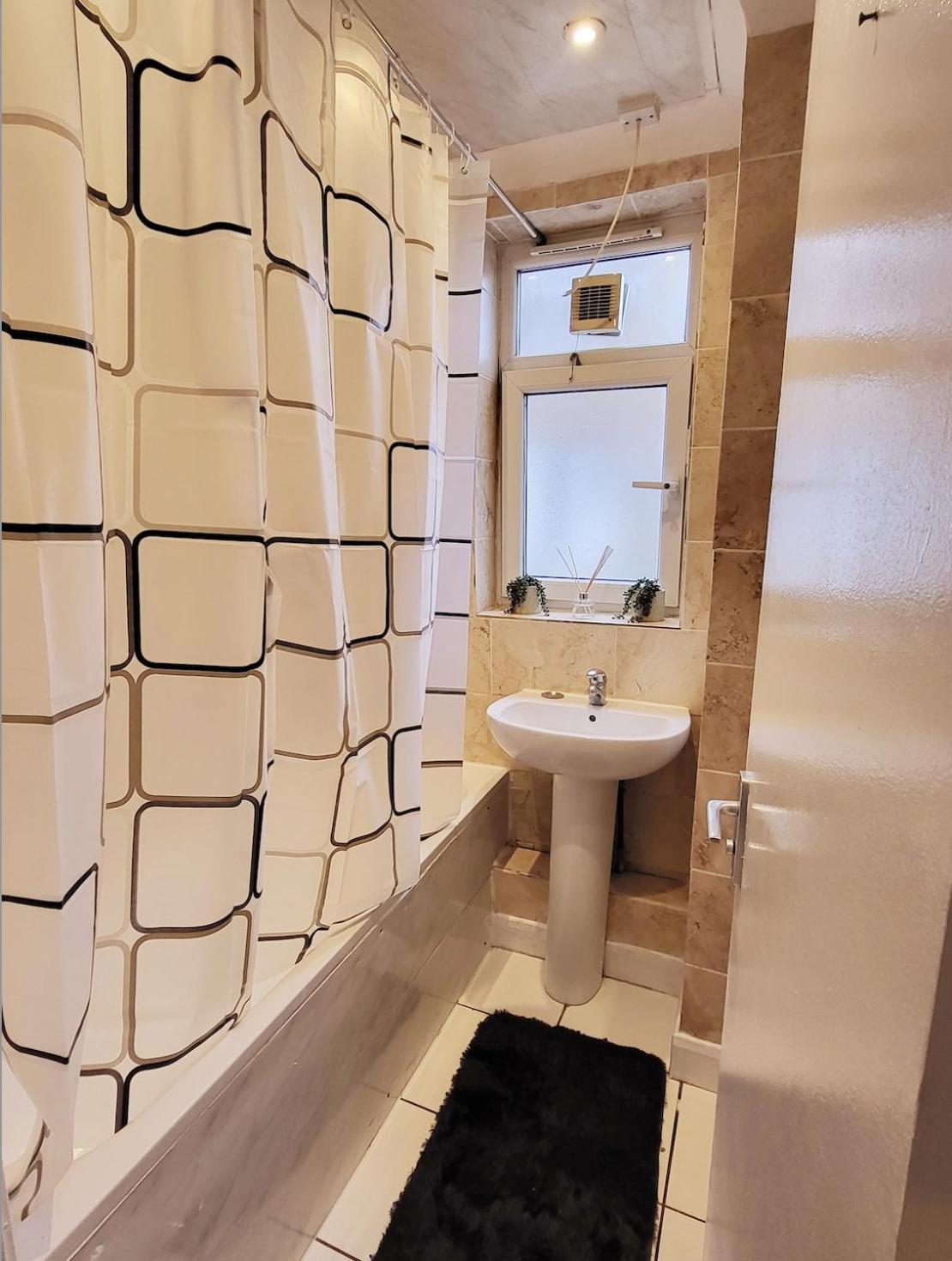 Huge And Affordable 3 Bedroom Flat In Hammersmith For 7 People With Welcome Breakfast Londres Exterior foto
