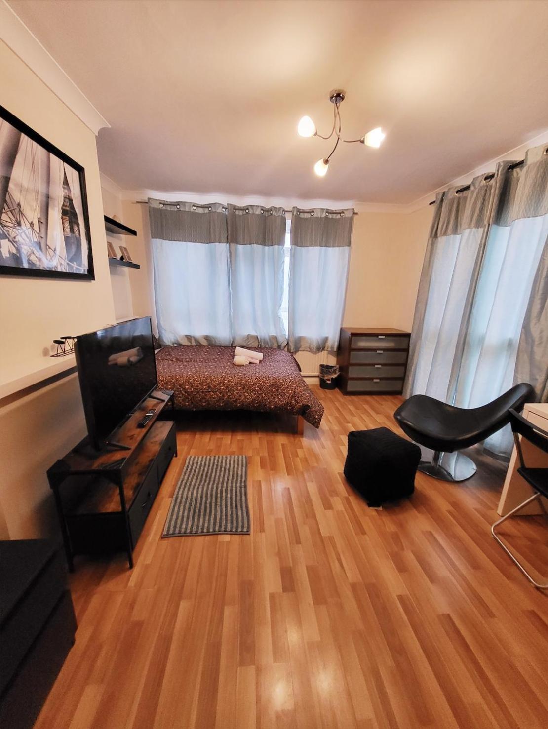 Huge And Affordable 3 Bedroom Flat In Hammersmith For 7 People With Welcome Breakfast Londres Exterior foto