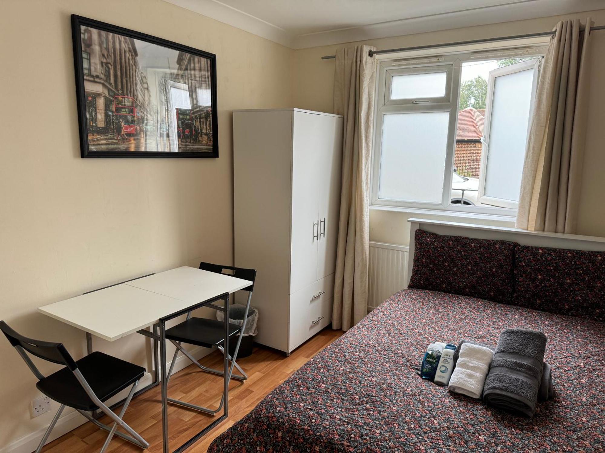 Huge And Affordable 3 Bedroom Flat In Hammersmith For 7 People With Welcome Breakfast Londres Exterior foto