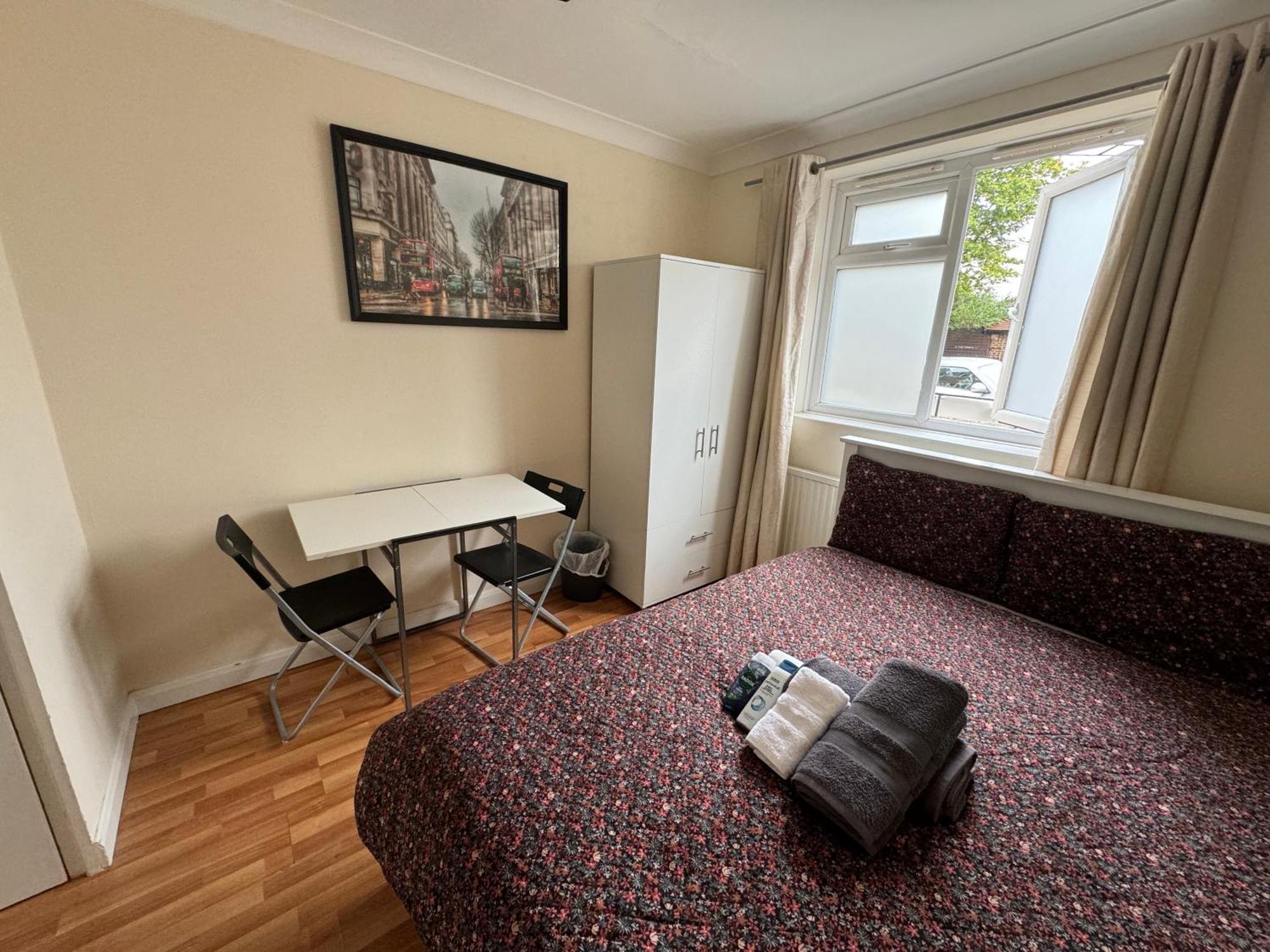 Huge And Affordable 3 Bedroom Flat In Hammersmith For 7 People With Welcome Breakfast Londres Exterior foto