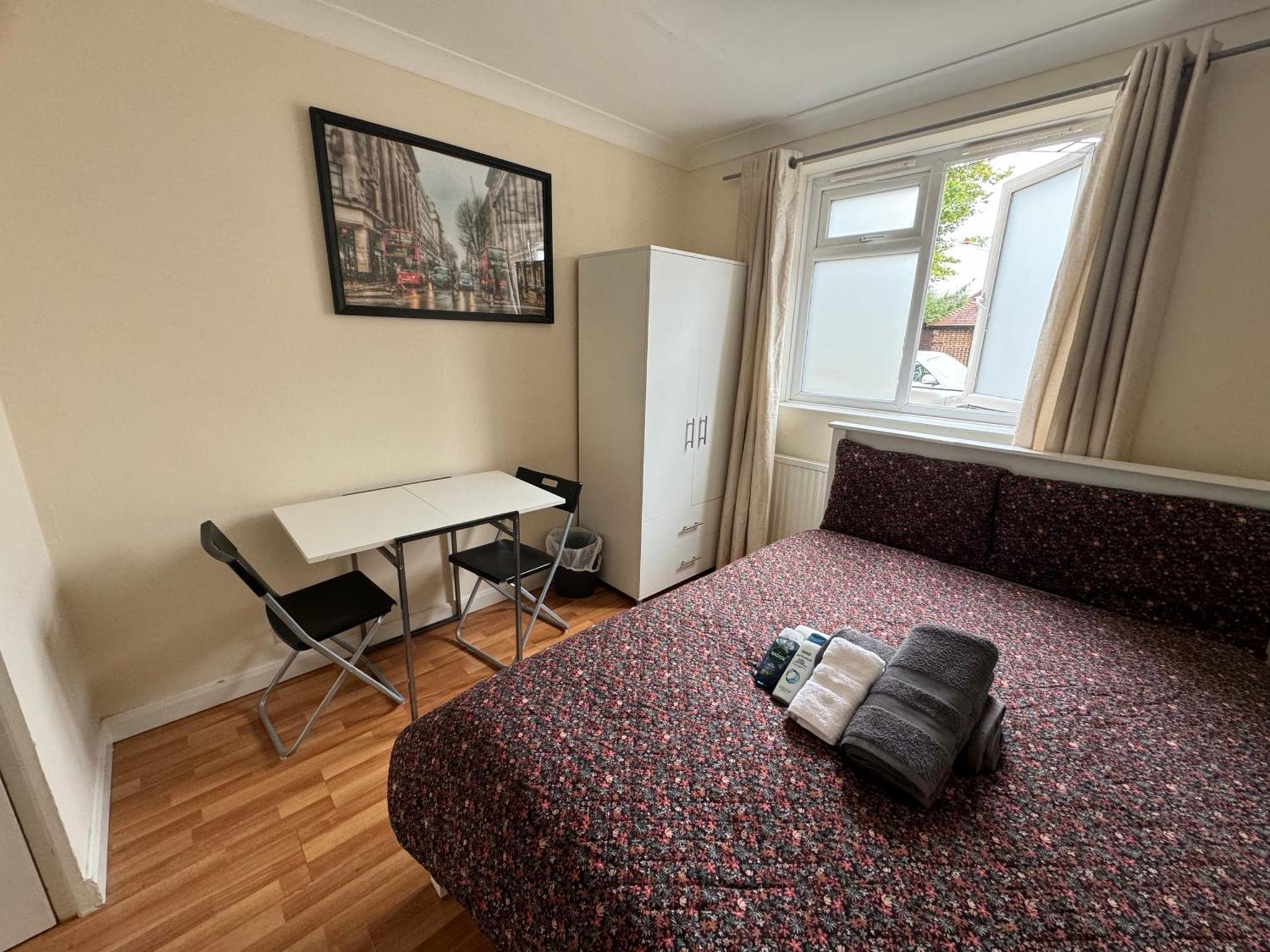 Huge And Affordable 3 Bedroom Flat In Hammersmith For 7 People With Welcome Breakfast Londres Exterior foto