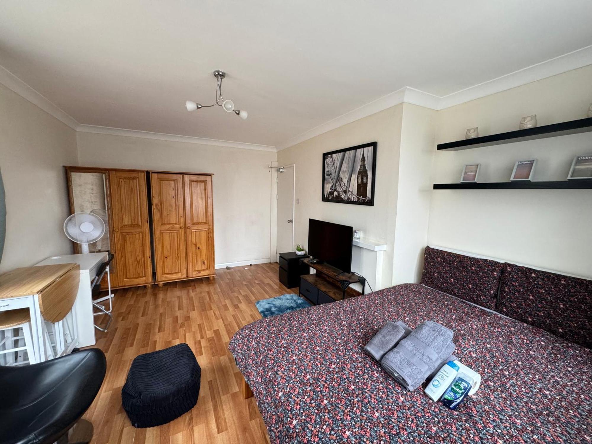 Huge And Affordable 3 Bedroom Flat In Hammersmith For 7 People With Welcome Breakfast Londres Exterior foto