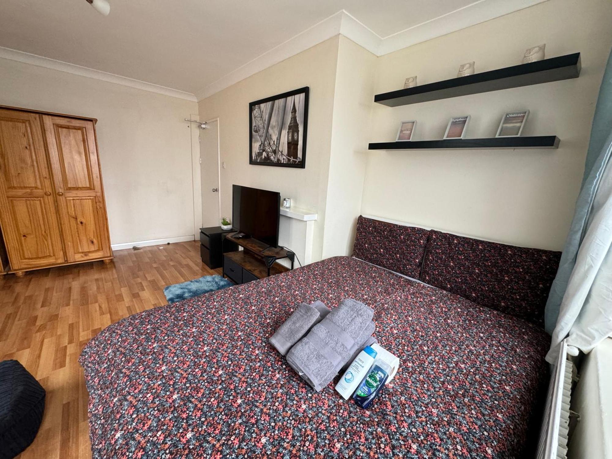 Huge And Affordable 3 Bedroom Flat In Hammersmith For 7 People With Welcome Breakfast Londres Exterior foto